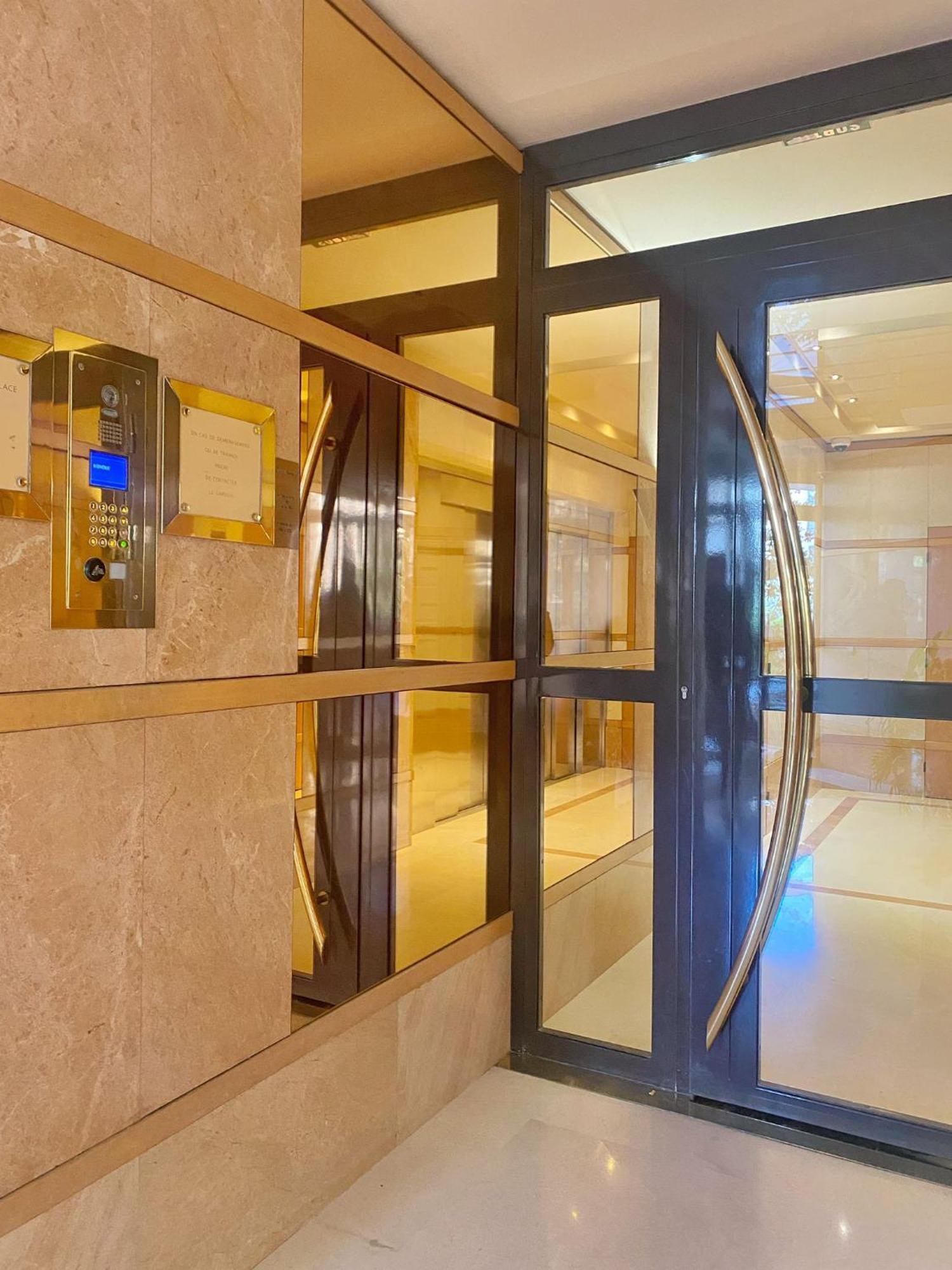 Superbe Appartement Terrasse لوفالوا بيريه المظهر الخارجي الصورة